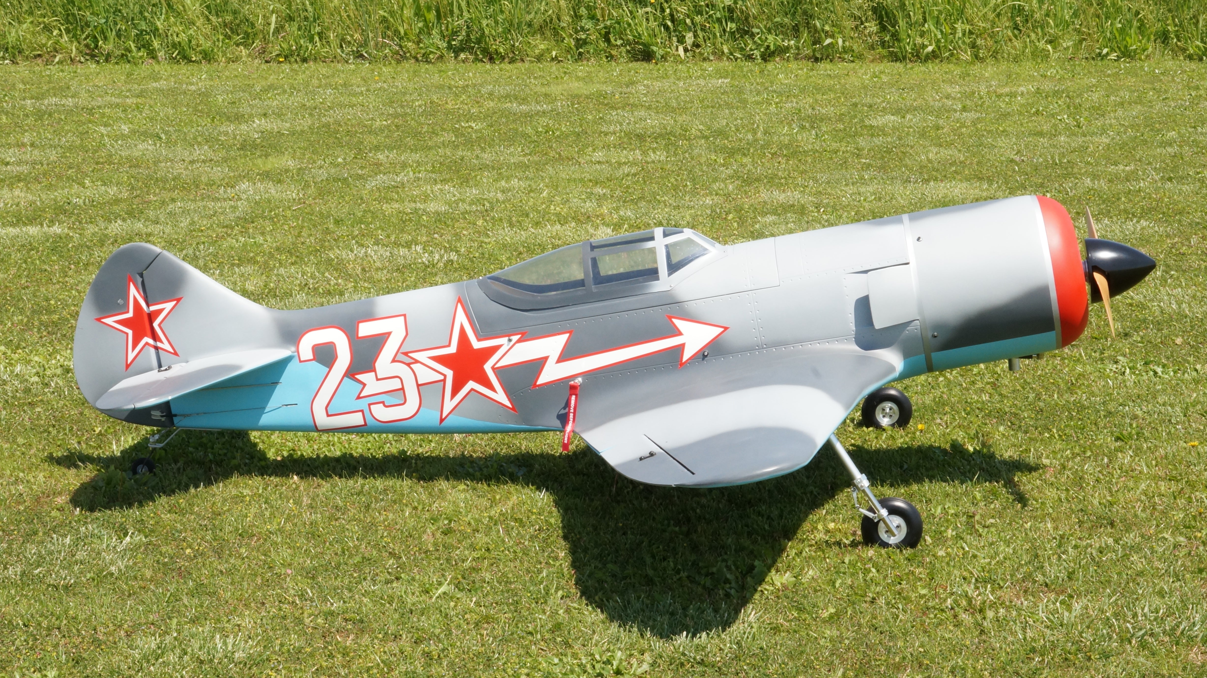 side view of 84" Lavochkin LA-7